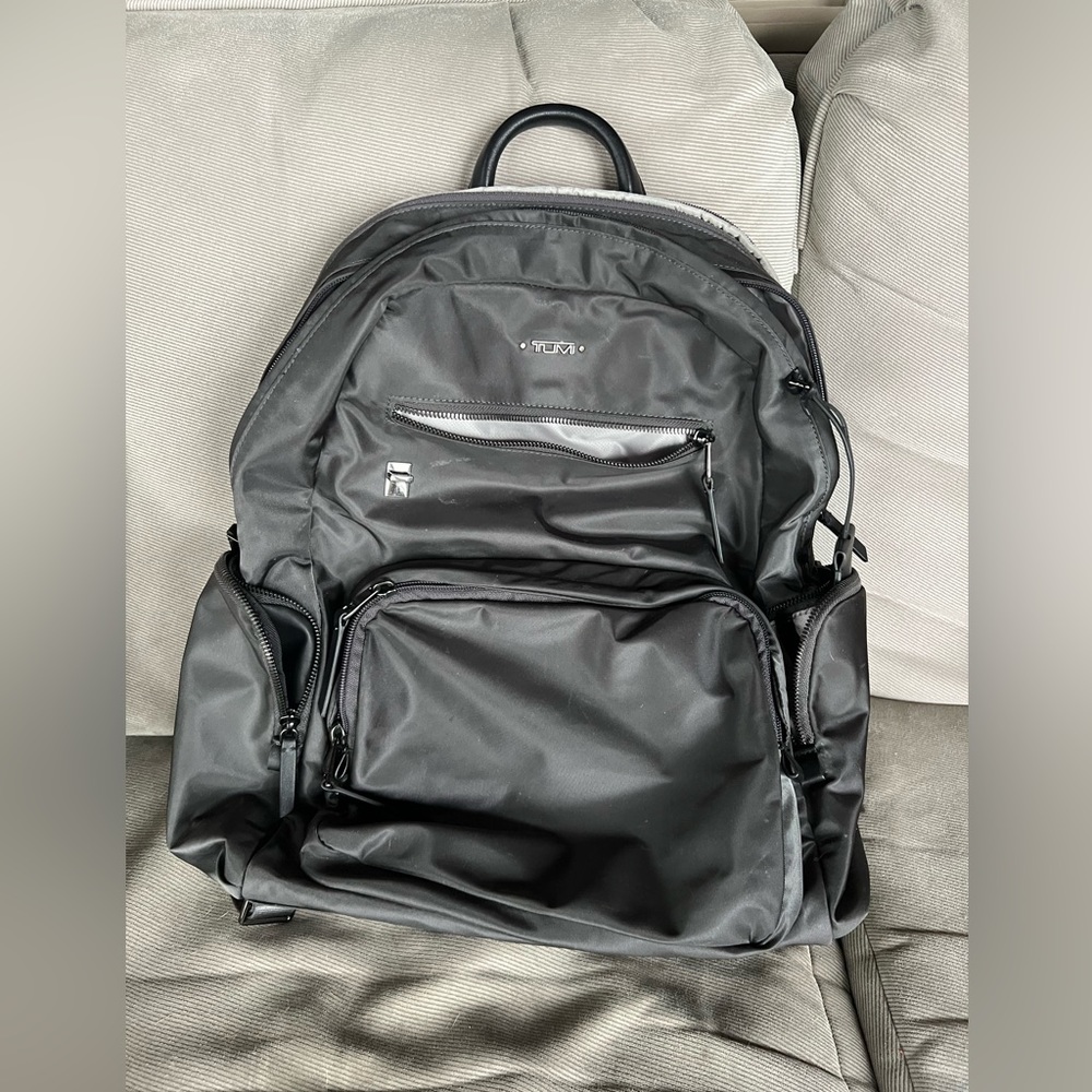 Tumi Voyageur Carson Backpack- light grey